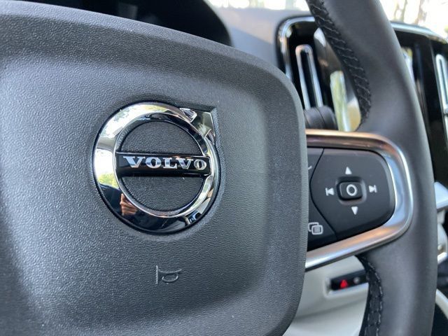 2025 Volvo XC40 B5 AWD Ultra Bright Theme - 22841028 - 28