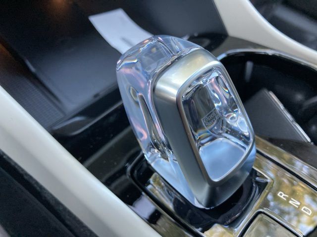 2025 Volvo XC40 B5 AWD Ultra Bright Theme - 22841028 - 32