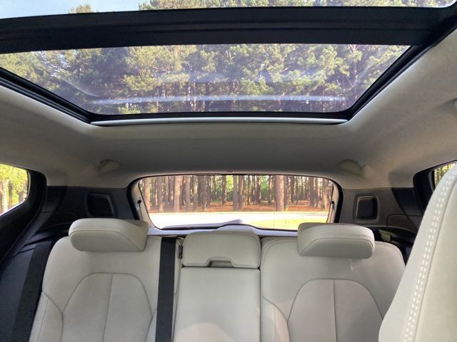 2025 Volvo XC40 B5 AWD Ultra Bright Theme - 22841028 - 34