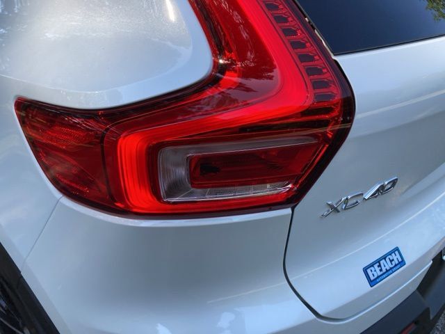 2025 Volvo XC40 B5 AWD Ultra Dark Theme - 22841007 - 12