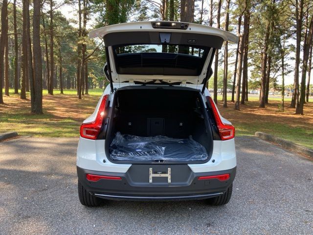 2025 Volvo XC40 B5 AWD Ultra Dark Theme - 22841007 - 17