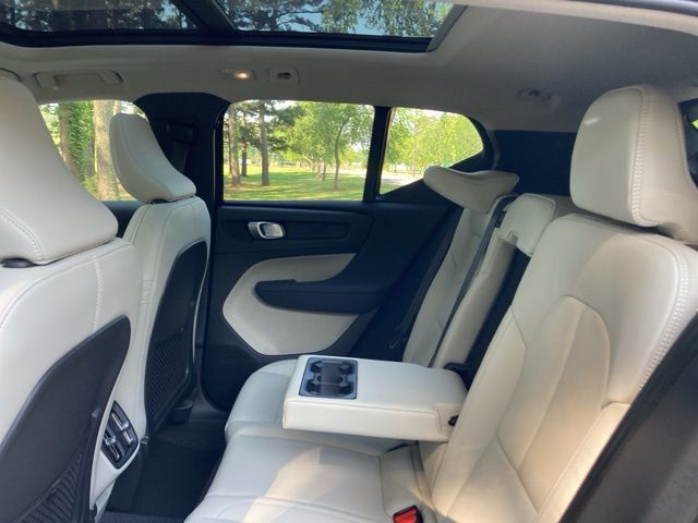 2025 Volvo XC40 B5 AWD Ultra Dark Theme - 22841007 - 21