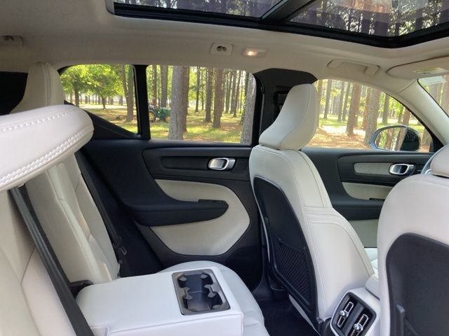 2025 Volvo XC40 B5 AWD Ultra Dark Theme - 22841007 - 23