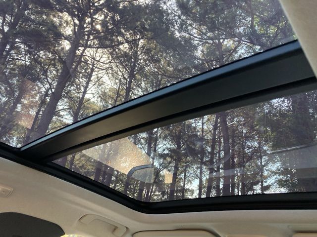 2025 Volvo XC40 B5 AWD Ultra Dark Theme - 22841007 - 25