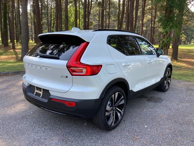 2025 Volvo XC40 B5 AWD Ultra Dark Theme - 22841007 - 2