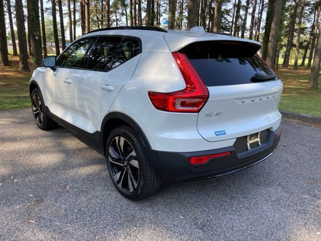 2025 Volvo XC40 B5 AWD Ultra Dark Theme - 22841007 - 4