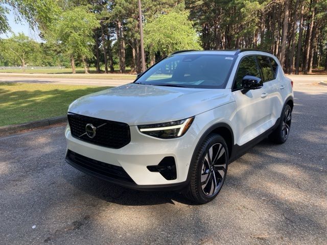 2025 Volvo XC40 B5 AWD Ultra Dark Theme - 22841007 - 6
