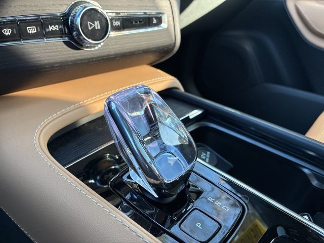 2025 Volvo XC90 Plug-In Hybrid T8 AWD Ultra 7-Seater - 22946334 - 31