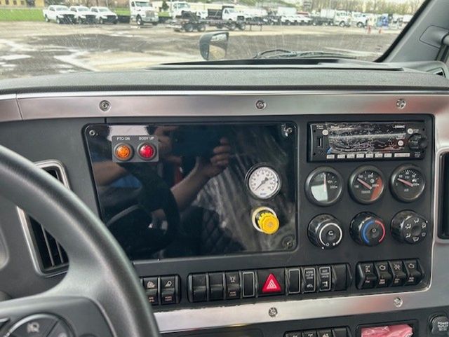 2025 Western Star 47X 2025 WESTERN STAR 47X ROLL OFF - 22991186 - 17