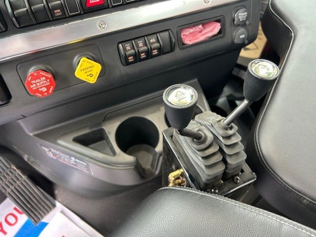 2025 Western Star 47X 2025 WESTERN STAR 47X ROLL OFF - 22991186 - 18