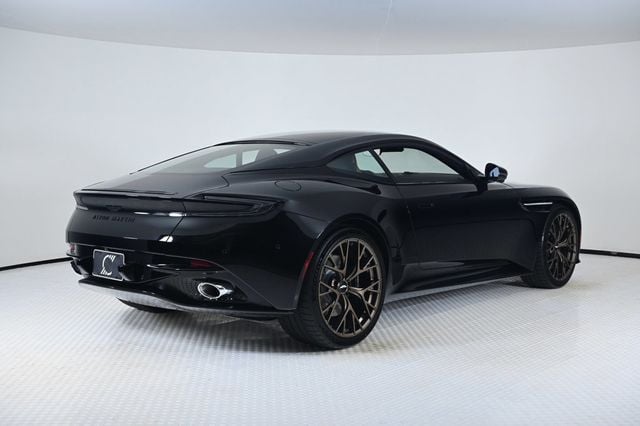 2026 Aston Martin DB12  - 22934456 - 11