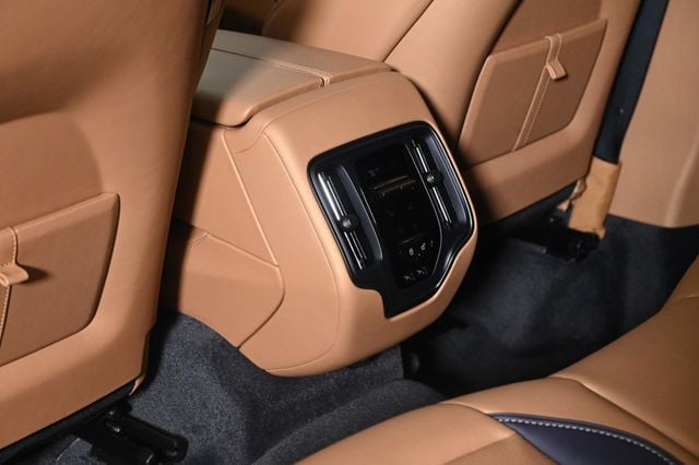 2026 Aston Martin DBX 707 AWD - 22956758 - 16