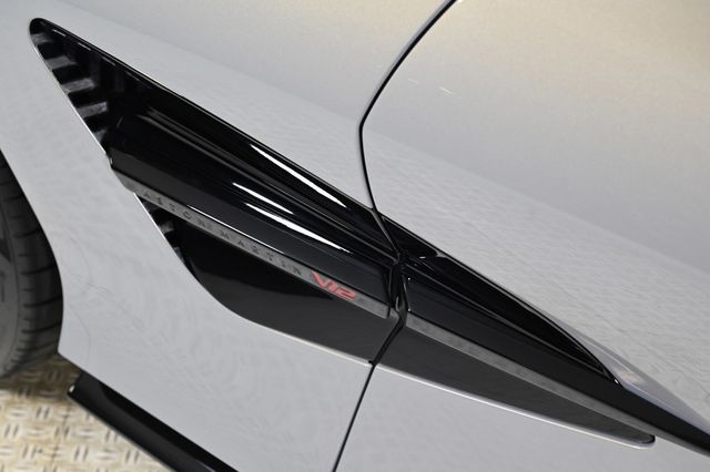 2026 Aston Martin Vanquish Volante - 22943643 - 25