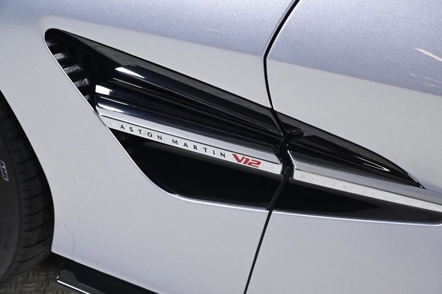 2026 Aston Martin Vanquish Volante - 22980293 - 19