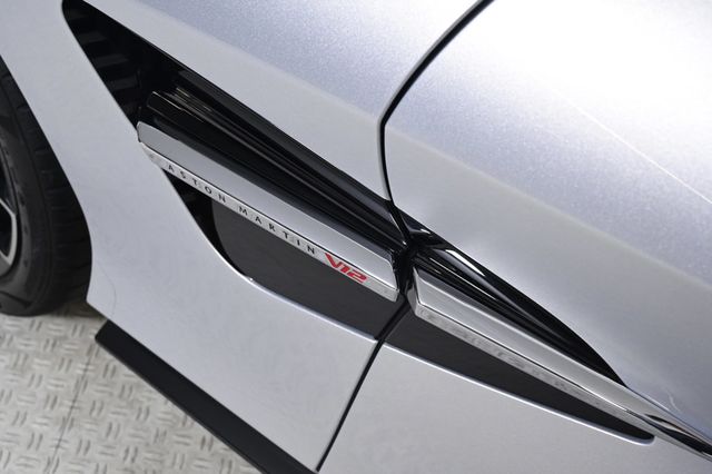 2026 Aston Martin Vanquish Volante - 22980293 - 21