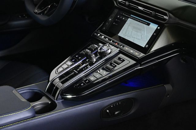 2026 Aston Martin Vantage Coupe - 22897460 - 26