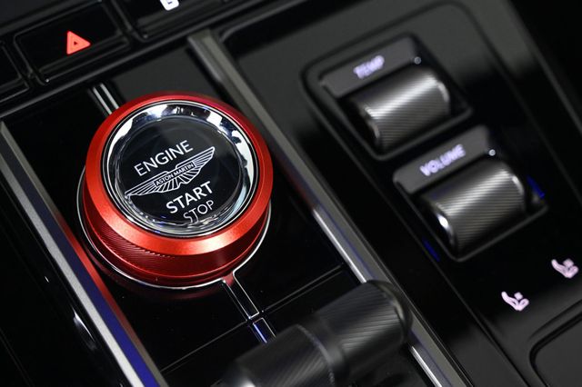 2026 Aston Martin Vantage S Roadster - 22964201 - 17