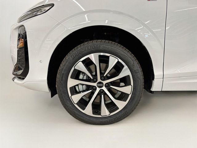 2026 Audi Q3 S line quattro - 23087943 - 24