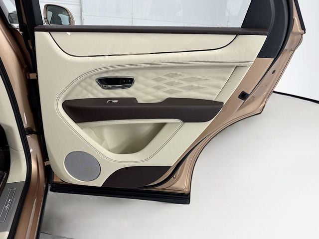 2026 Bentley Bentayga  - 23010475 - 25
