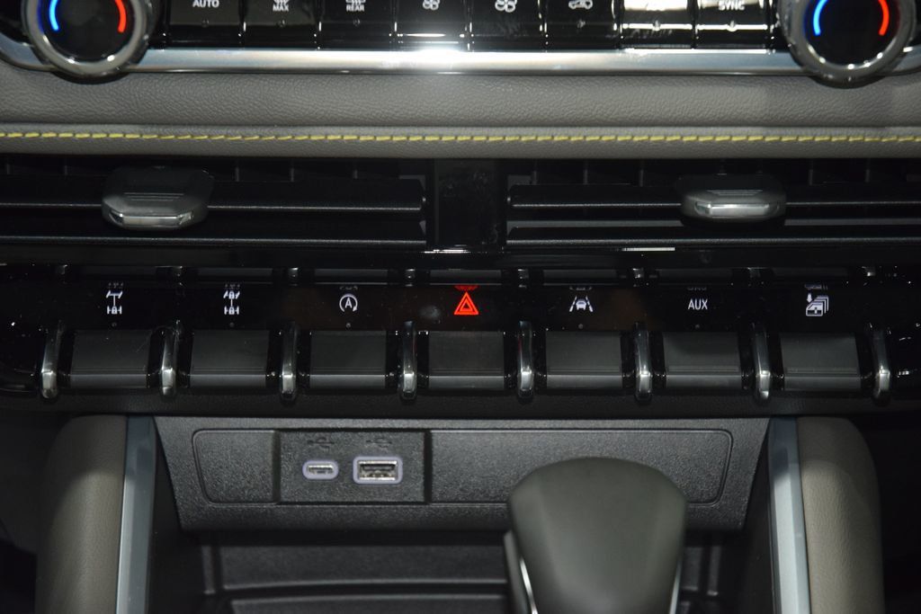 2026 Chevrolet Colorado 4WD Crew Cab ZR2 - 23041629 - 36