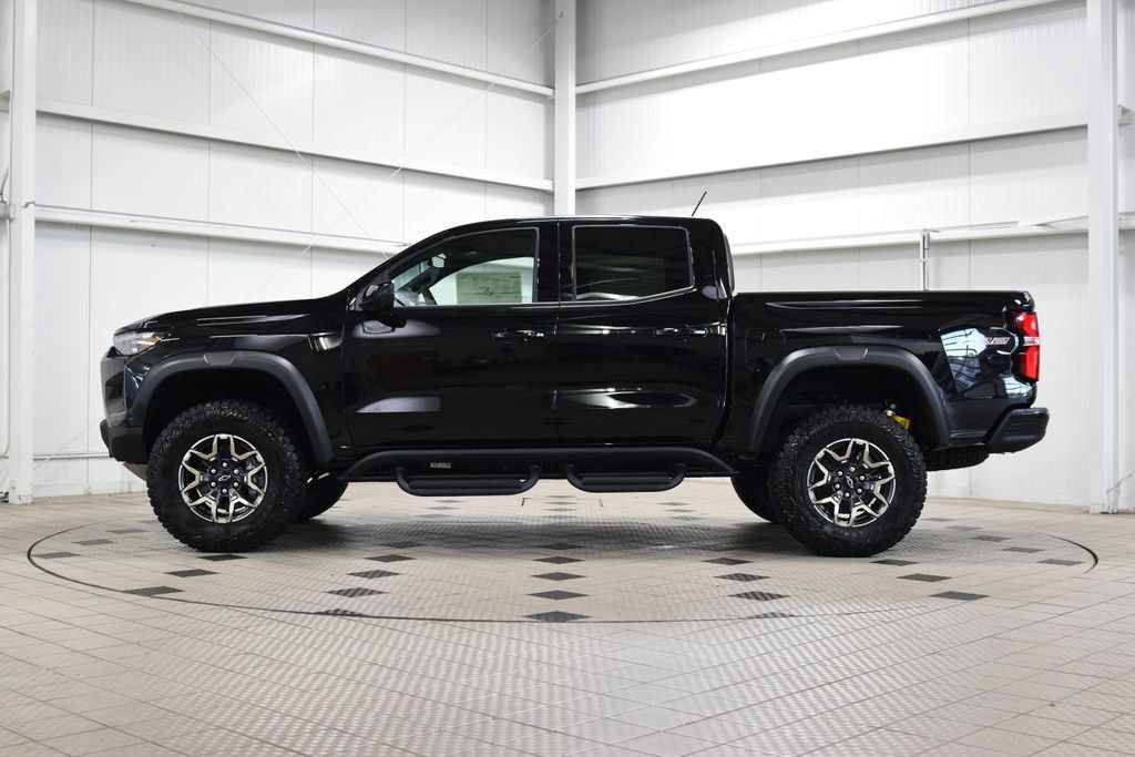 2026 Chevrolet Colorado 4WD Crew Cab ZR2 - 23041629 - 3