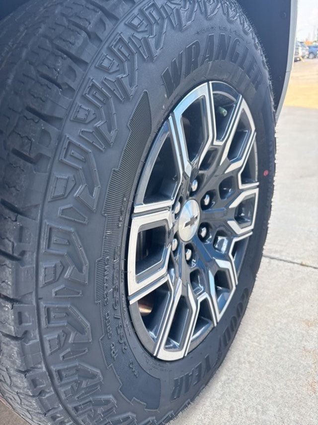 2026 Chevrolet Colorado Crew Cab Short Box 4-Wheel Drive Z71 - 22894637 - 23