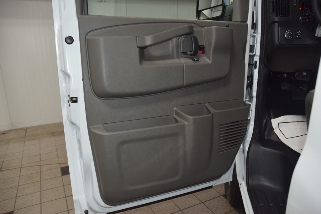 2026 Chevrolet Express Cargo Van RWD 2500 135" - 23008270 - 24