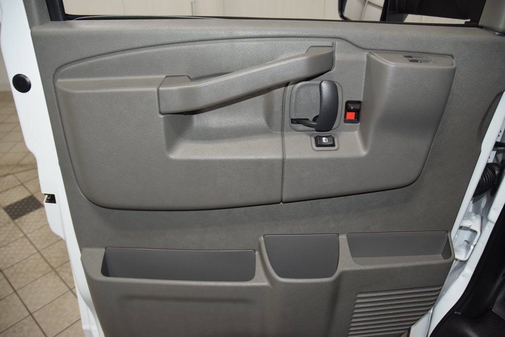 2026 Chevrolet Express Commercial Cutaway 3500 Van 139" - 23012422 - 30