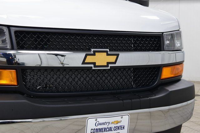 2026 Chevrolet Express Commercial Cutaway 3500 Van 139" - 23044789 - 4