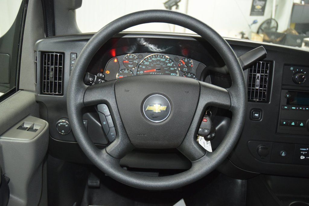 2026 Chevrolet Express Commercial Cutaway 3500 Van 139" - 23044790 - 25