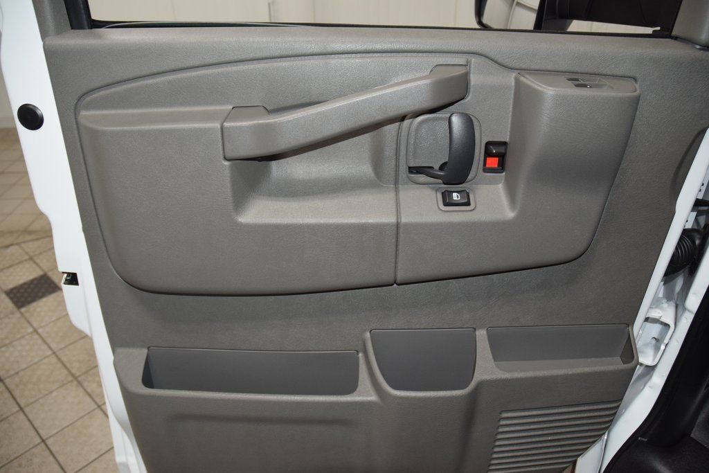 2026 Chevrolet Express Commercial Cutaway 3500 Van 139" - 23044791 - 30