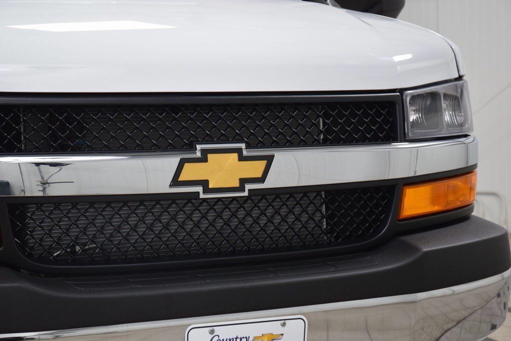 2026 Chevrolet Express Commercial Cutaway 3500 Van 139" - 23044791 - 4