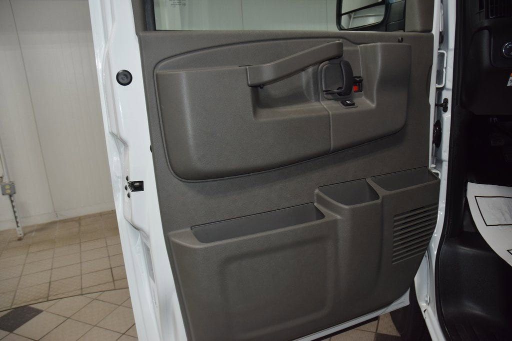 2026 Chevrolet Express Commercial Cutaway 3500 Van 159" - 23012412 - 25