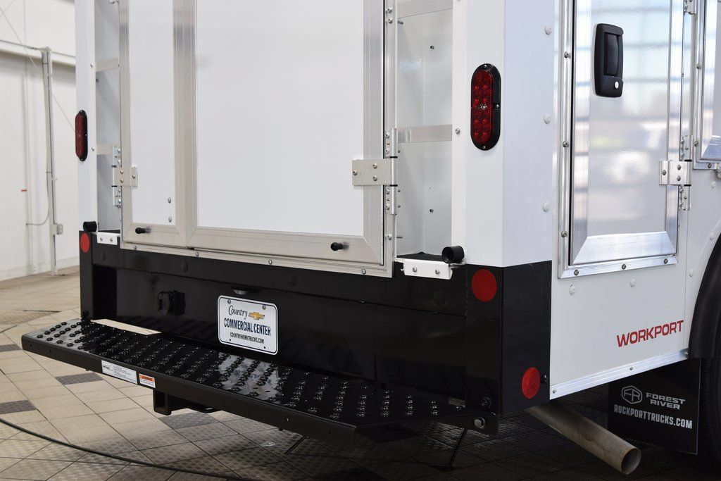 2026 Chevrolet Express Commercial Cutaway 3500 Van 159" - 23044786 - 10