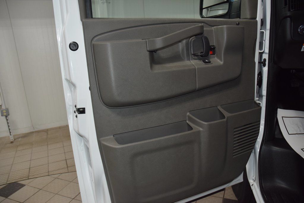 2026 Chevrolet Express Commercial Cutaway 3500 Van 159" - 23044786 - 25