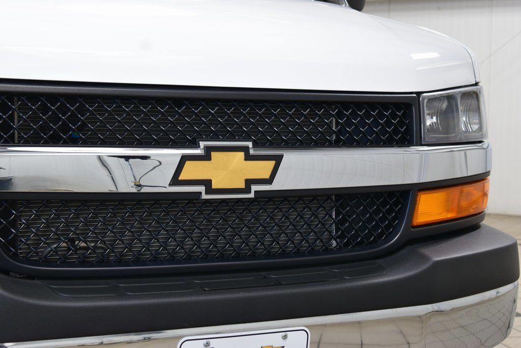 2026 Chevrolet Express Commercial Cutaway 3500 Van 159" - 23044786 - 4