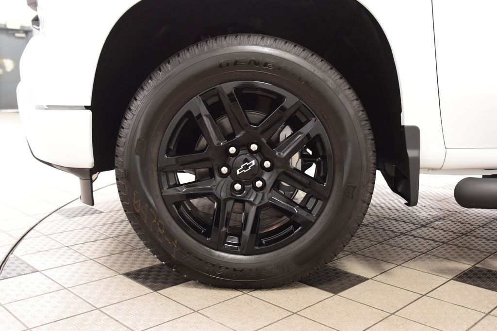2026 Chevrolet Silverado 1500 4WD Crew Cab 147" Custom - 23042059 - 28