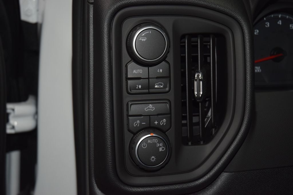 2026 Chevrolet Silverado 1500 4WD Crew Cab 147" Custom - 23042059 - 35