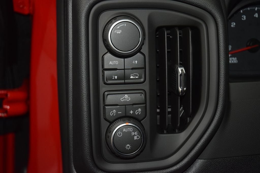 2026 Chevrolet Silverado 1500 4WD Crew Cab 147" Custom - 23042100 - 35