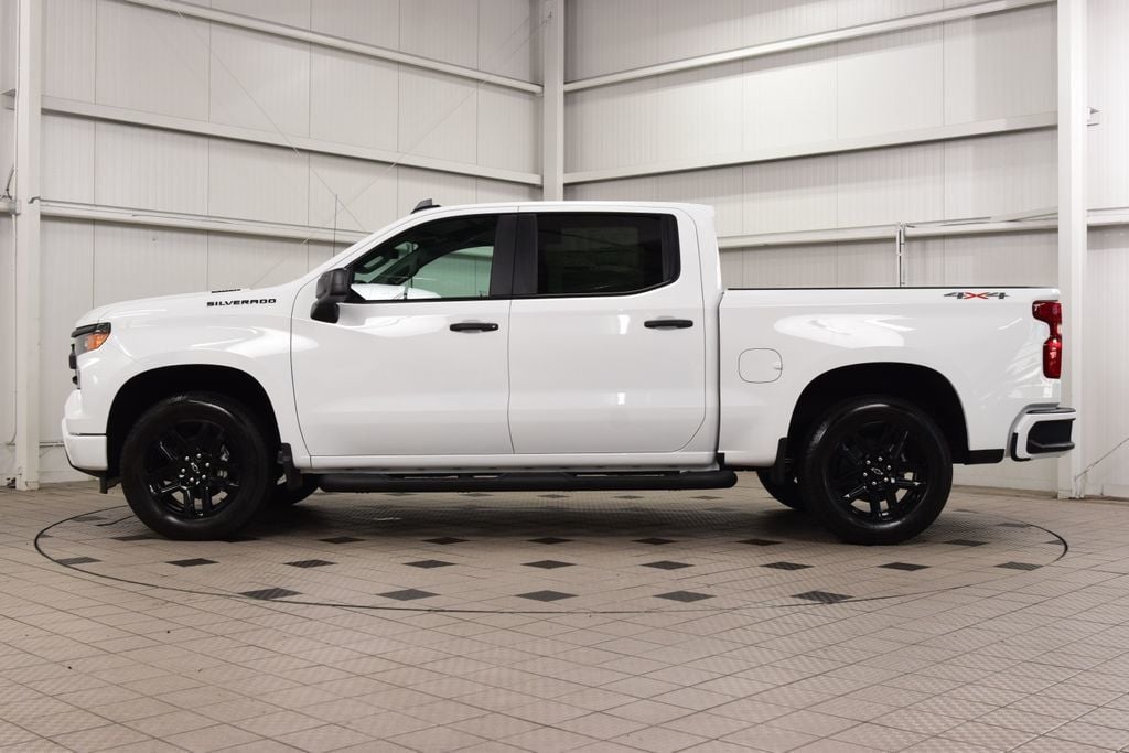 2026 Chevrolet Silverado 1500 4WD Crew Cab 147" Custom - 23062228 - 3