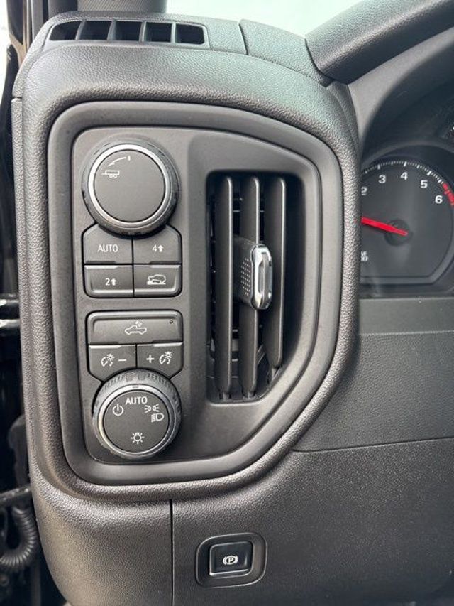 2026 Chevrolet Silverado 1500 4WD Crew Cab 147" Custom - 22993728 - 9