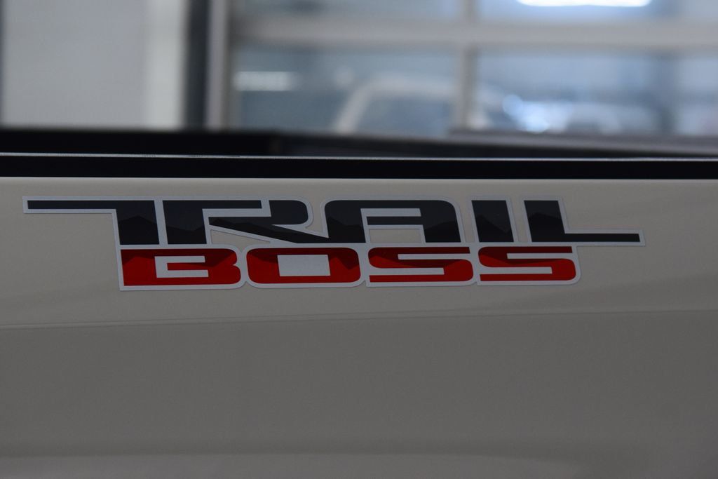 2026 Chevrolet Silverado 1500 4WD Crew Cab 147" Custom Trail Boss - 23062229 - 26