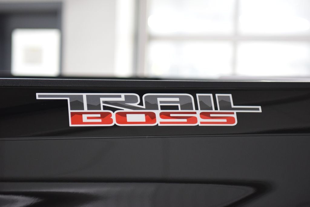 2026 Chevrolet Silverado 1500 4WD Crew Cab 147" Custom Trail Boss - 23062299 - 27