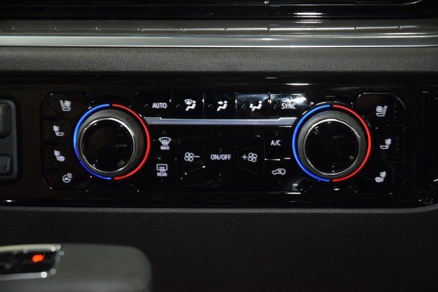 2026 Chevrolet Silverado 1500 4WD Crew Cab 147" High Country - 22945527 - 33