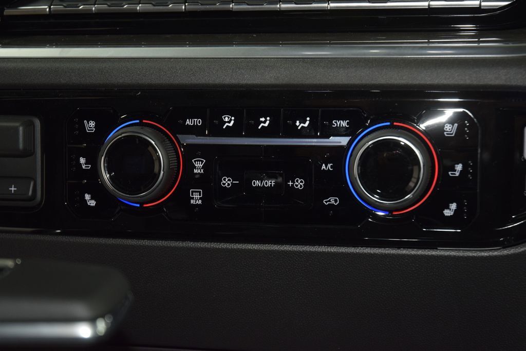 2026 Chevrolet Silverado 1500 4WD Crew Cab 147" High Country - 22990242 - 32