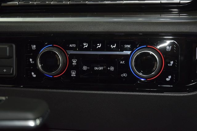 2026 Chevrolet Silverado 1500 4WD Crew Cab 147" High Country - 22990242 - 32