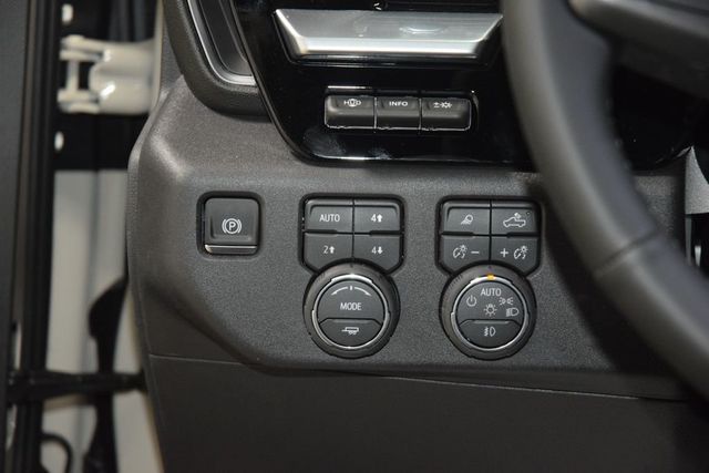 2026 Chevrolet Silverado 1500 4WD Crew Cab 147" High Country - 22990242 - 35