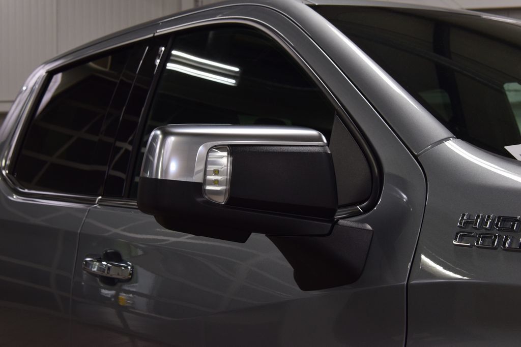 2026 Chevrolet Silverado 1500 4WD Crew Cab 147" High Country - 23021693 - 17