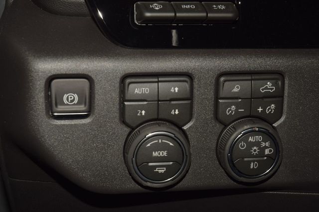 2026 Chevrolet Silverado 1500 4WD Crew Cab 147" High Country - 23062191 - 35