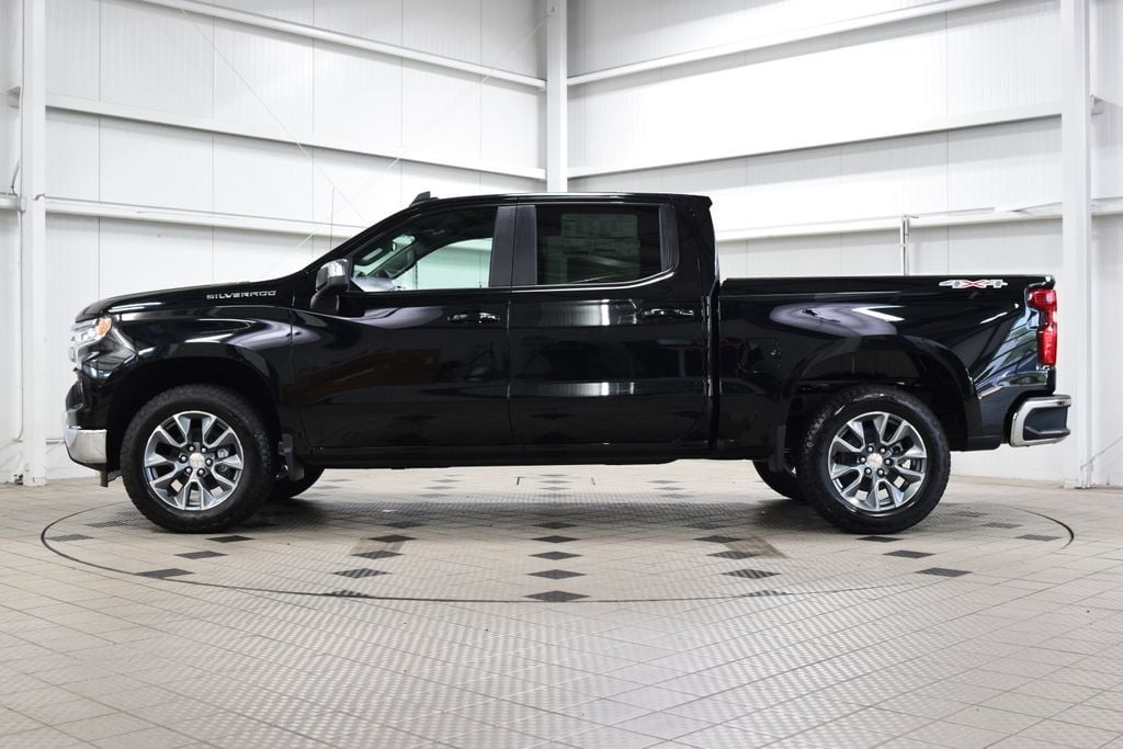 2026 Chevrolet Silverado 1500 4WD Crew Cab 147" LT w/2FL - 23057956 - 3